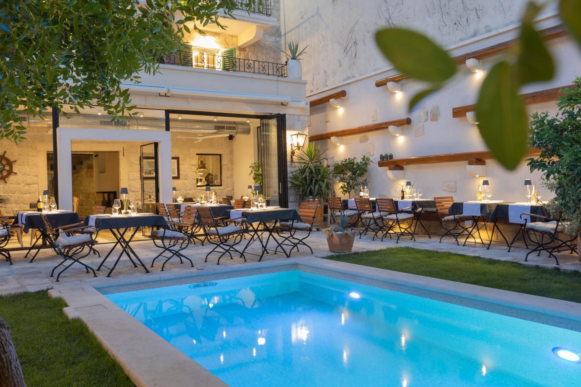 New - Casa Columba - 4 Star Design Boutique With Outdoor Pool & Private Garden (adults Only) Pensiune