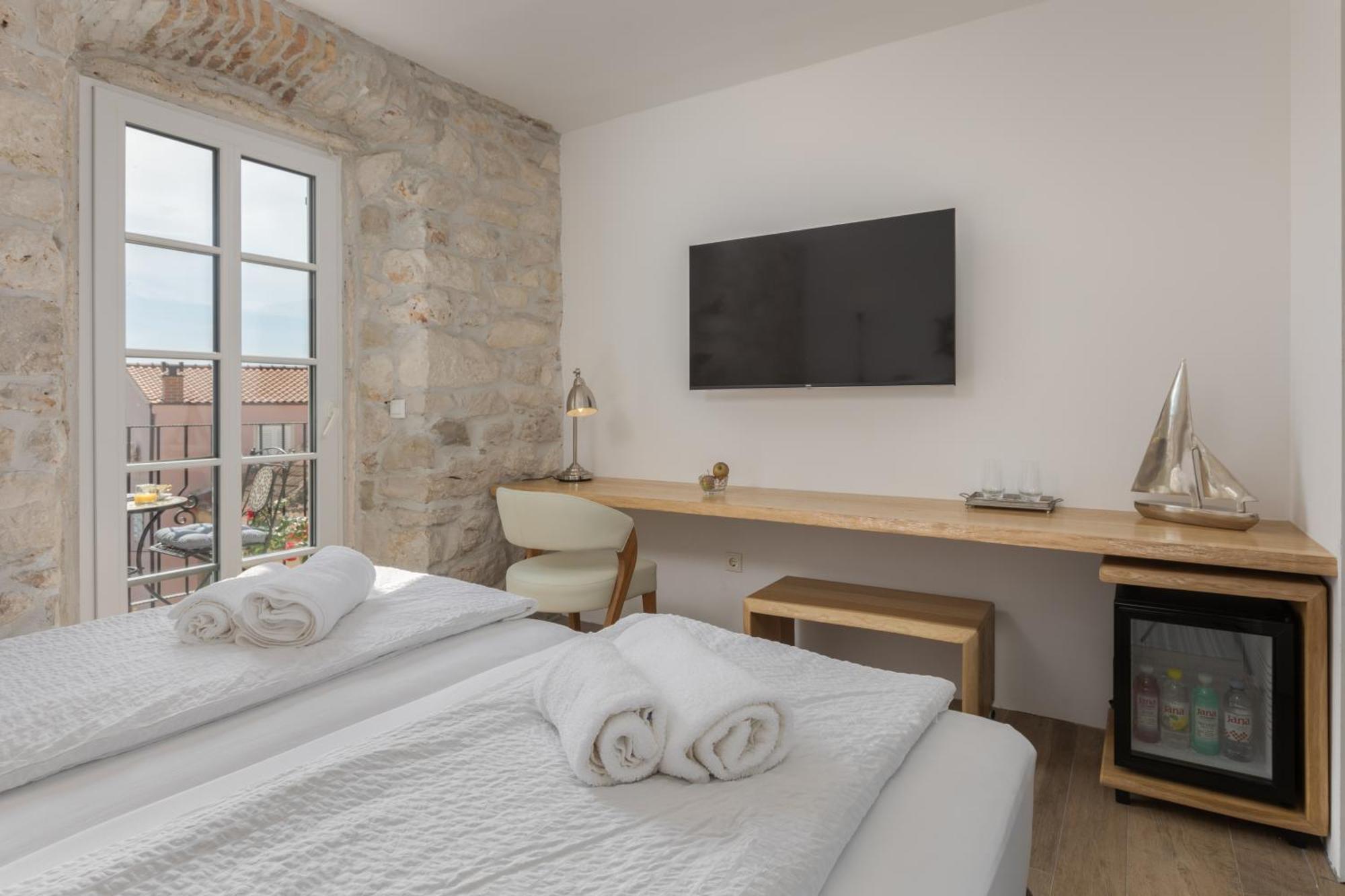 New - Casa Columba - 4 Star Design Boutique With Outdoor Pool & Private Garden (adults Only) Pensiune